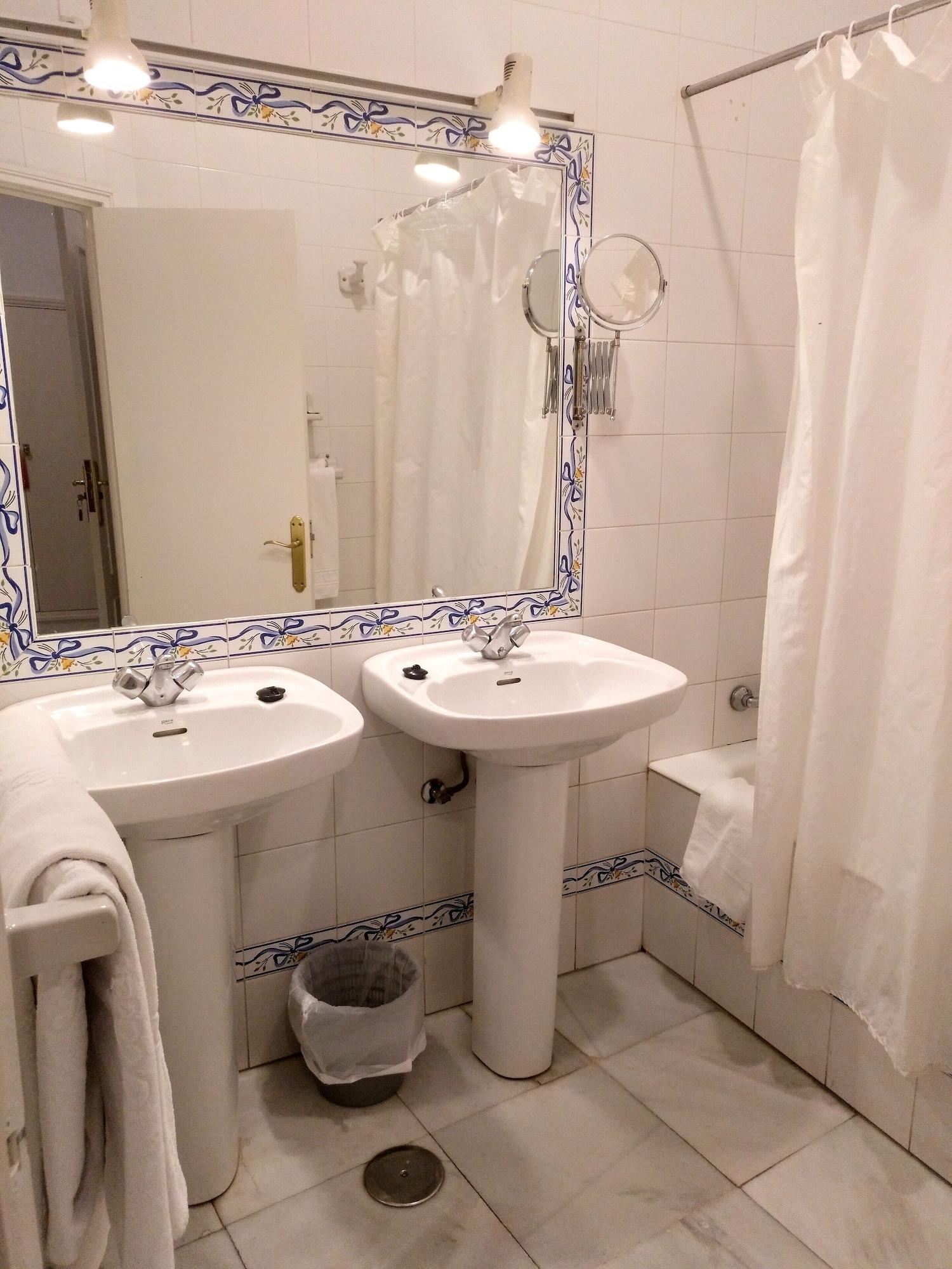 Hotel Simon Sevilla Bagian luar foto