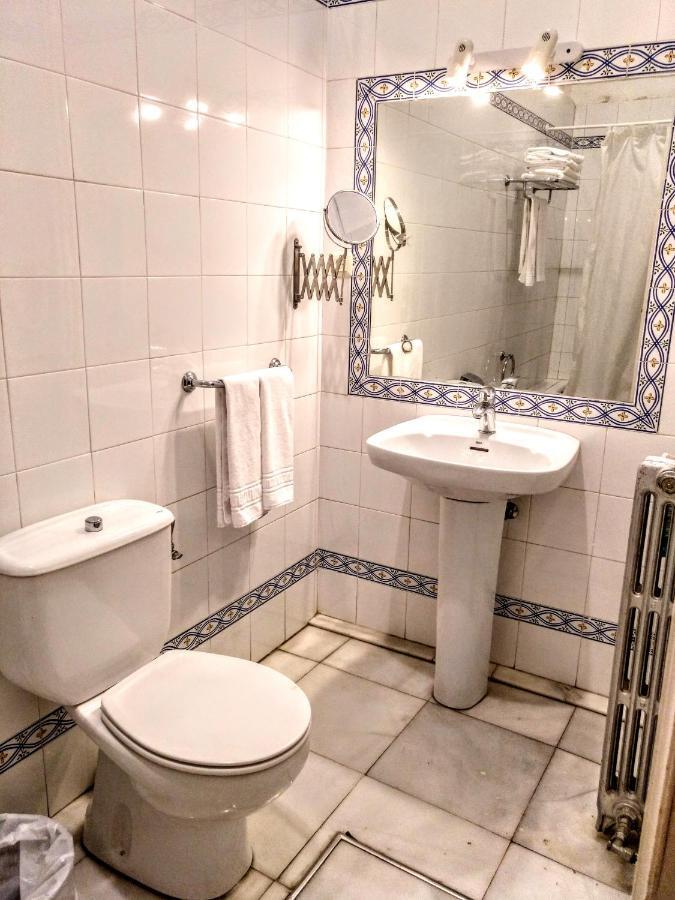 Hotel Simon Sevilla Bagian luar foto